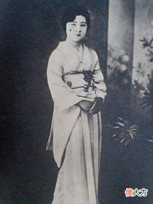 【爱历史】二战日本女性多疯狂？妻子自杀让丈夫打仗，丈夫下令杀我国3000人