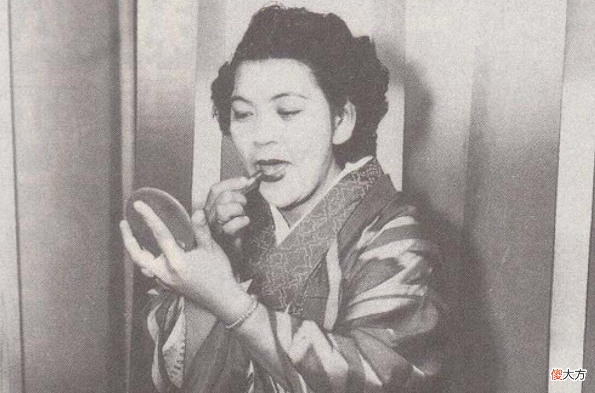 【爱历史】二战日本女性多疯狂？妻子自杀让丈夫打仗，丈夫下令杀我国3000人
