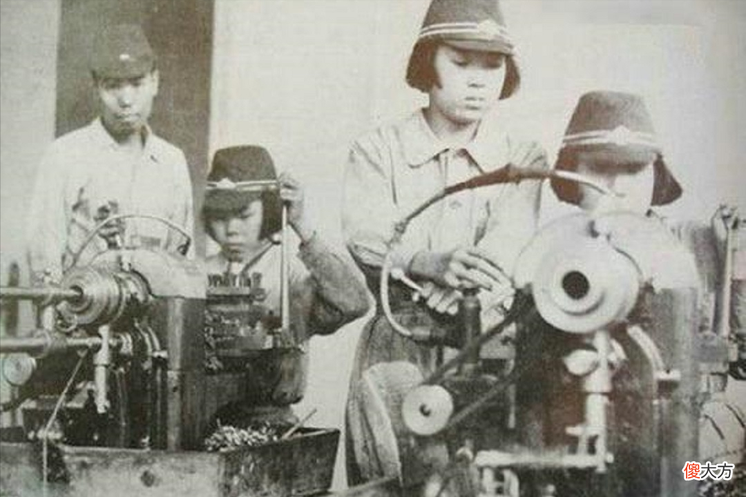 【爱历史】二战日本女性多疯狂？妻子自杀让丈夫打仗，丈夫下令杀我国3000人