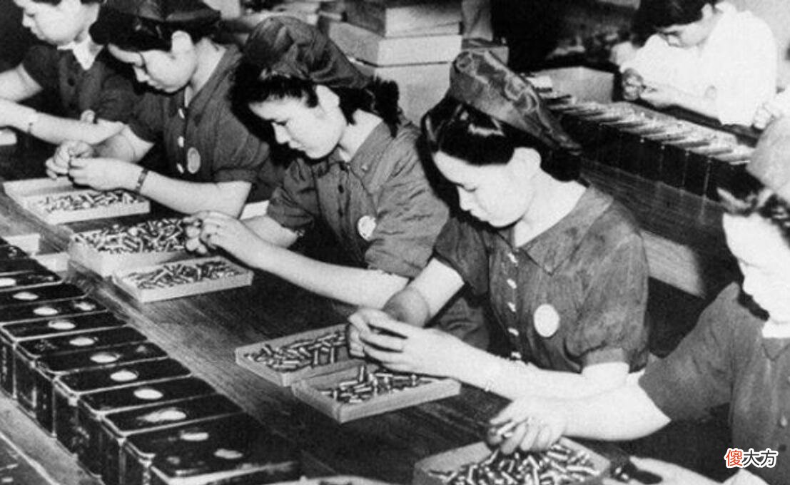 【爱历史】二战日本女性多疯狂？妻子自杀让丈夫打仗，丈夫下令杀我国3000人