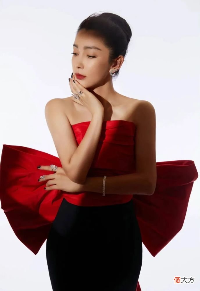 【时尚一点】Angelababy、关晓彤人手一条的蝴蝶结裙长啥样？
