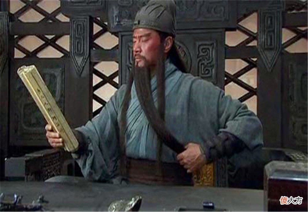【历史故事】曹操为何要请关羽迎战颜良，因为内外交困，让他没有其他的选择他