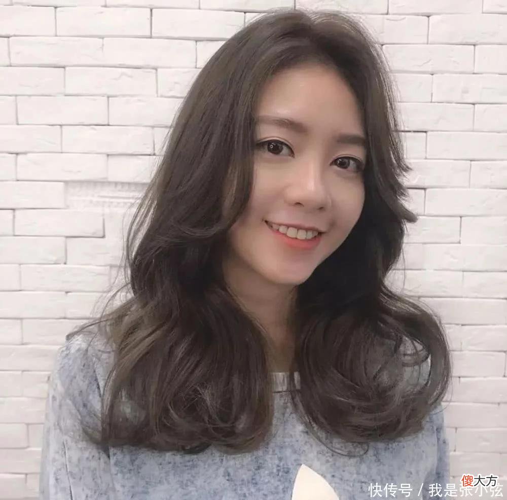 【就爱时尚】女人上了年纪，头发只能越来越短吗？推荐4款齐肩卷发，洋气减龄