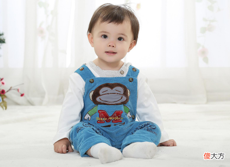 妈妈“图省事”给孩子衣服买大码，不是节约，而是对娃的伤害