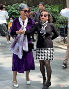 【时尚一点】为什么上海奶奶不喜欢丝巾，却更爱戴帽子？对比穿搭后，你就懂了