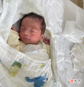 引起宝宝吐口水的原因，很多妈妈都疏忽，容易吃亏