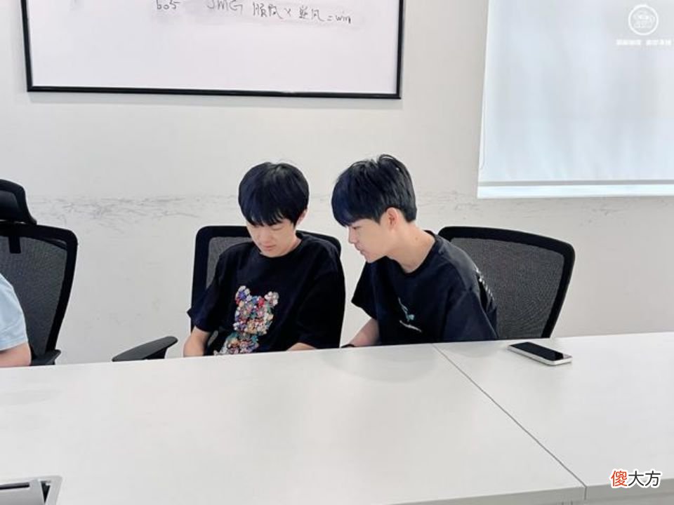 【游戏迷】暖阳季后赛表现平平，常规赛MVP遭质疑，被小胖完全碾压