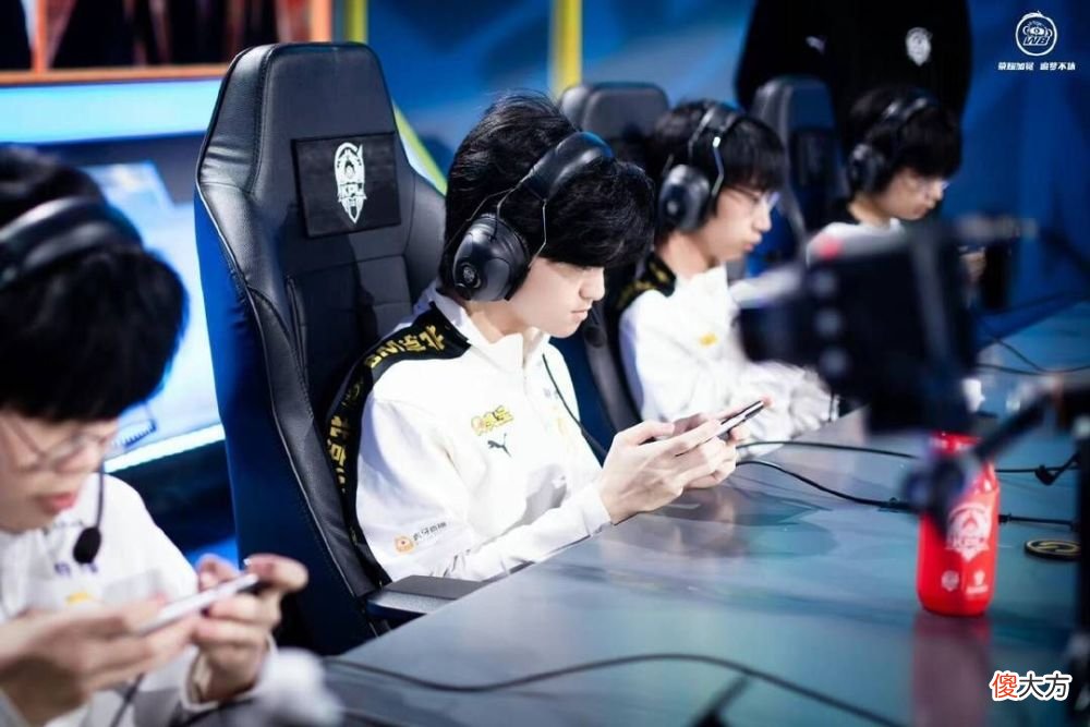 【游戏迷】暖阳常规赛MVP有水分？对局表现不如梓墨，小胖高光时刻太精彩