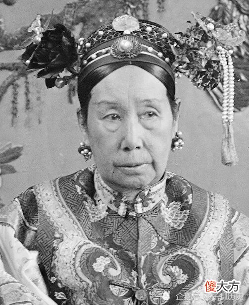 【爱历史】珍妃井那么小，珍妃真被人推下井了吗？慈禧是如何将珍妃推下去的