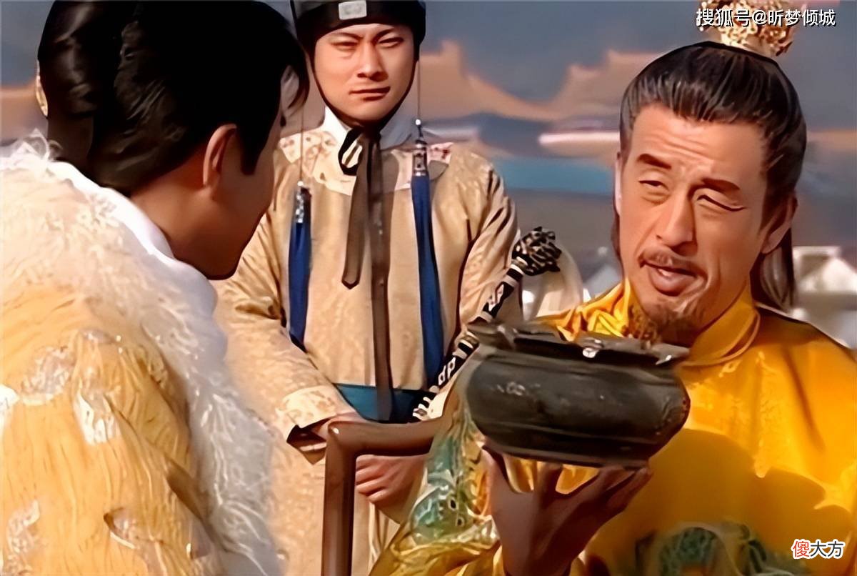 【爱历史】朱元璋问沈万三桌上的猪蹄叫什么,沈万三用了三个字巧妙化解