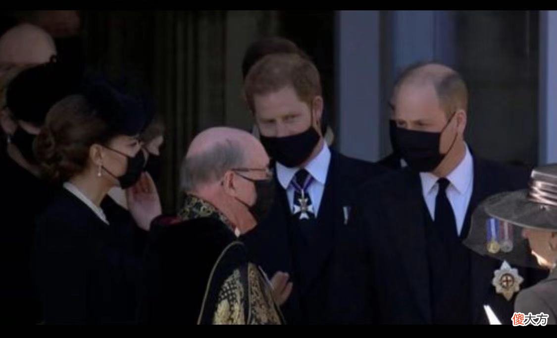 【历史故事】凯特佩戴项链有特殊意义支持女王,葬礼后威廉凯特哈里三人亲密同框终交流,亲王头衔将给小儿子
