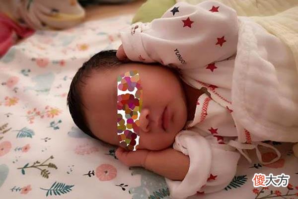 宝宝啥时候能用枕头？当他出现这些信号时，家长就可以开始准备了