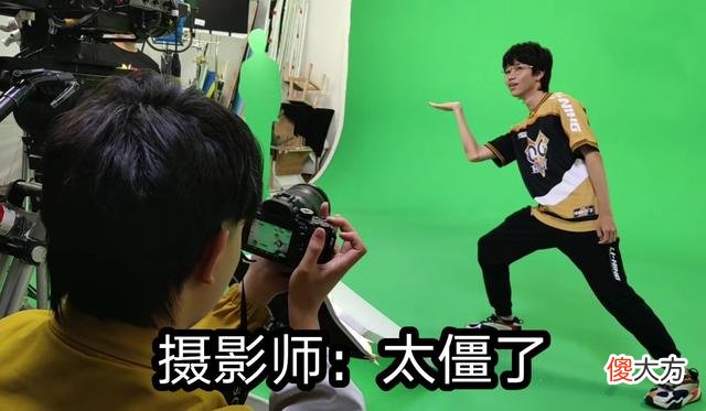 【游戏迷】职业选手的定妆照，为何只有三个姿势，摄影师的一句话让我们笑喷