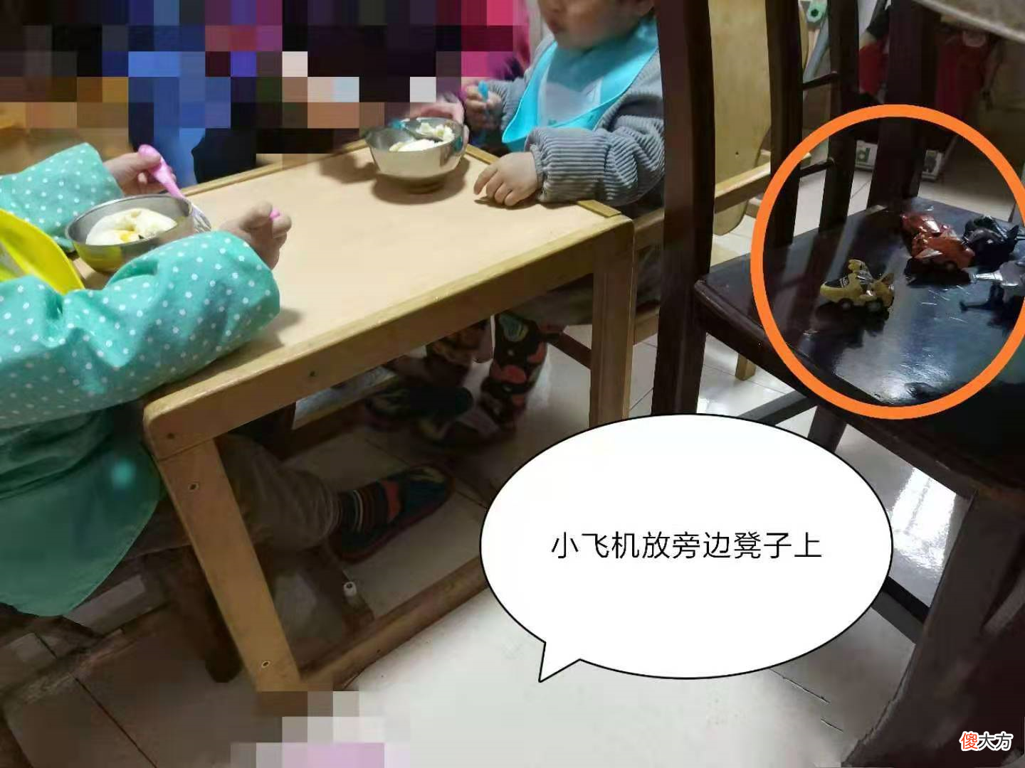孩子吃饭爱玩玩具：是让玩好，还是倒掉饭菜好？第3种方法试试看