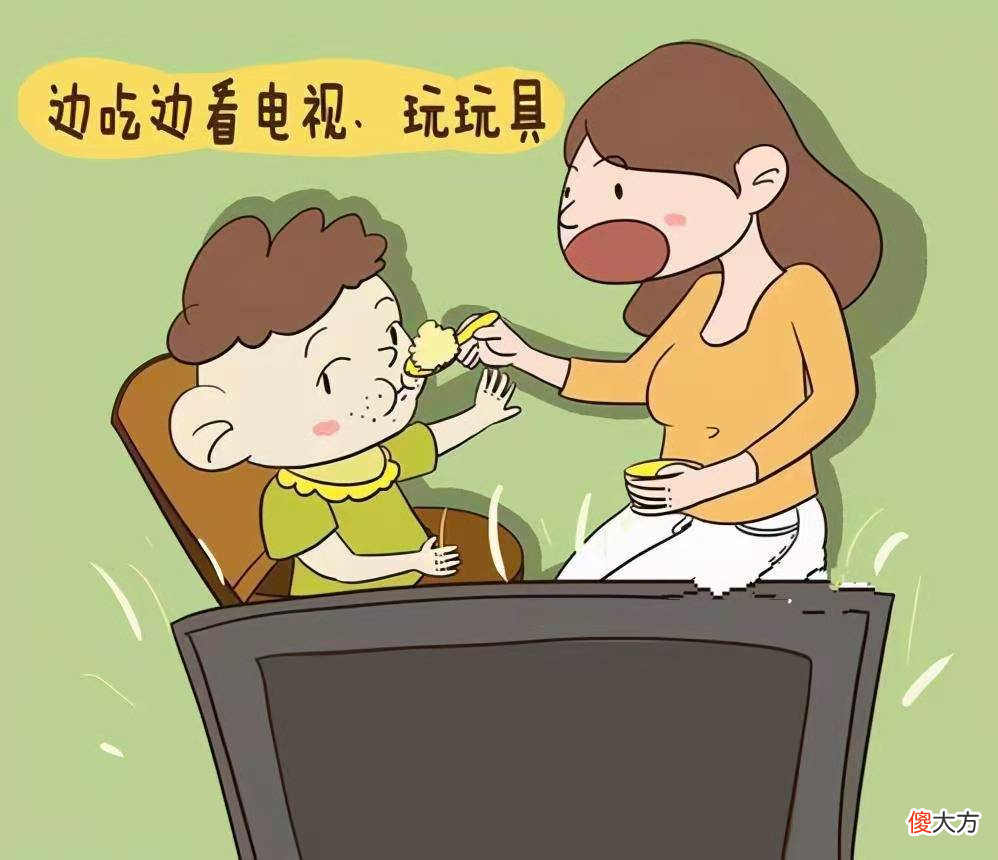 孩子吃饭爱玩玩具：是让玩好，还是倒掉饭菜好？第3种方法试试看