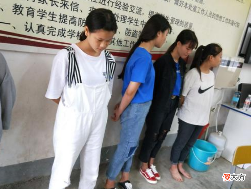 有这三种行为的父母，别沾沾自喜了，孩子会感到“丢脸”