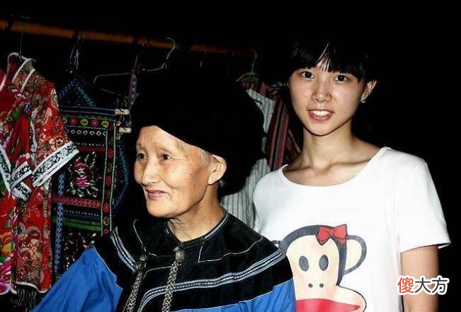 【历史故事】“最美压寨夫人”回到18岁的样子，样貌像如今的流量小花