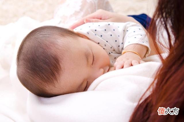 宝宝吃奶时哭闹？4种原因与妈妈有关，2种是宝宝问题，爸妈了解