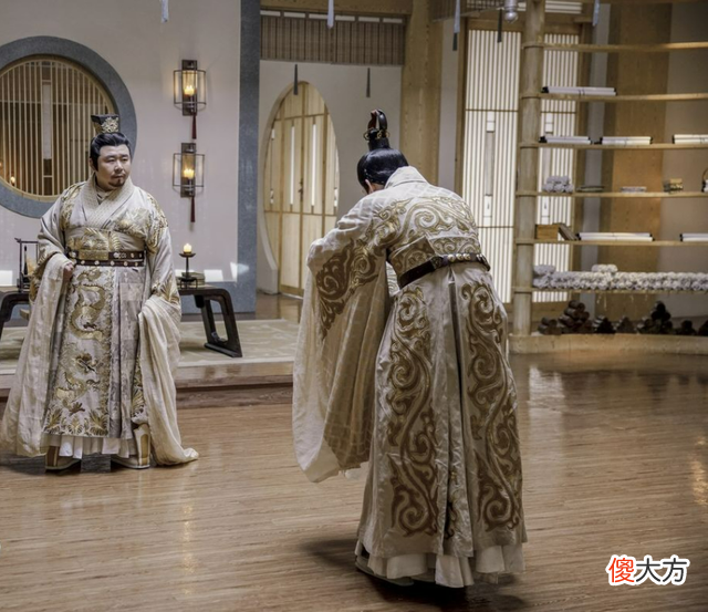 【爱历史】皇帝深夜急召亲姑姑，次日被太监抬回，姑父大怒：吾誓杀汝