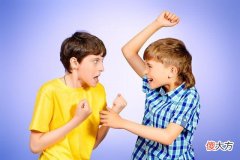 孩子总打人？0岁、1岁、3岁打人原因各不同，早了解早纠正