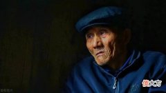 67岁老人含泪：不帮忙带孙子，就要每个月给4000？这要命啊