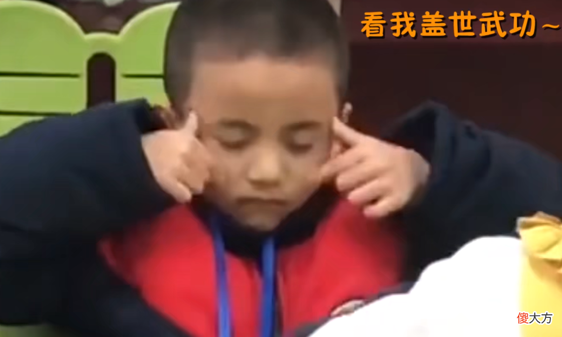小学生做眼保健操,“神操作”频出,网友:八仙过海各显神通