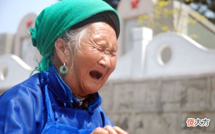 【历史故事】越战烈士牺牲，因无路费，20年后81岁的母亲才能到墓前看他一眼