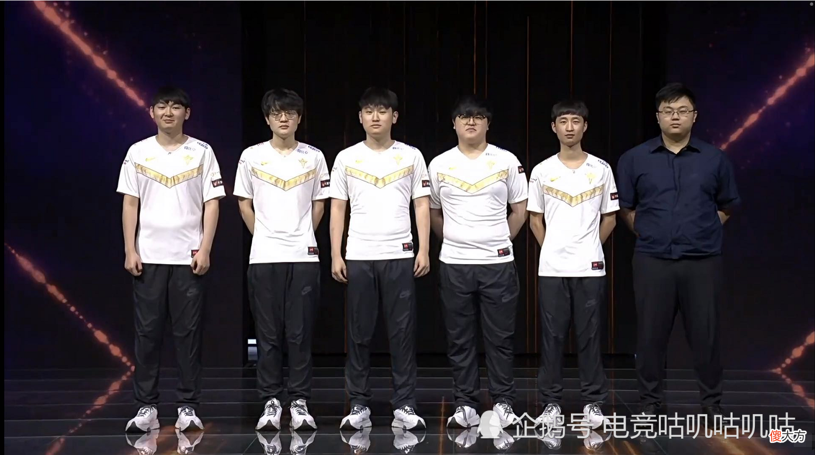 【游戏迷】全球LOL战队排行：TES依然稳居第一，前五有四支LPL战队