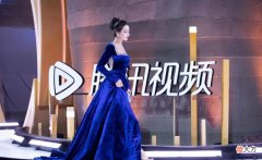 【时尚一点】迪丽热巴穿礼裙“暗藏玄机”，刘诗诗温柔，杨幂太撩了