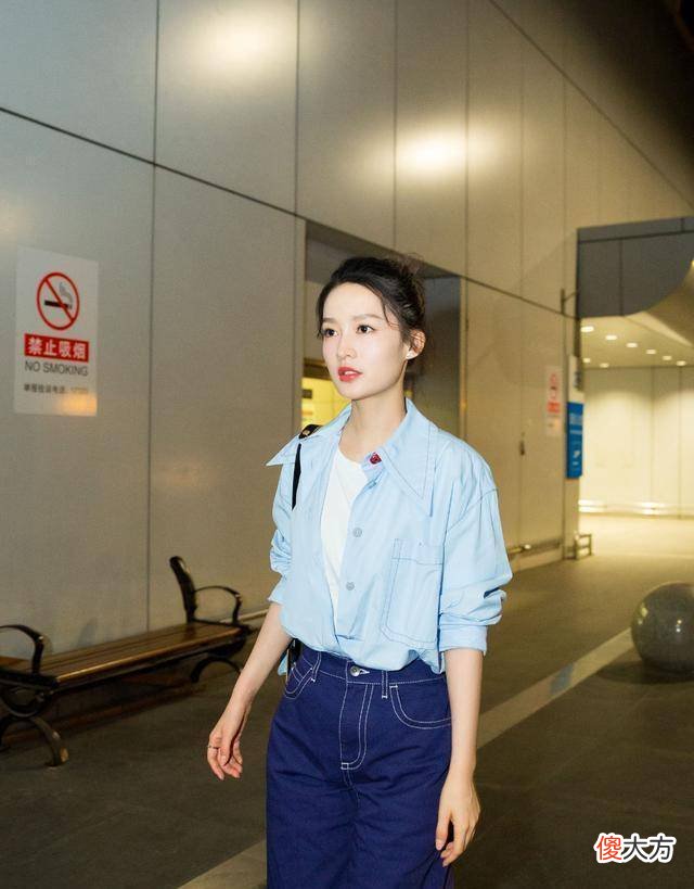 【就爱时尚】李沁真的是小清新女神,把牛仔裤穿出了高级的时髦感