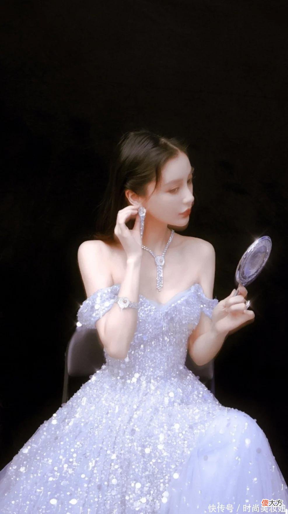 【就爱时尚】Angelababy美人在骨不在皮，紫色一字肩连衣裙优雅又高贵，美腻了