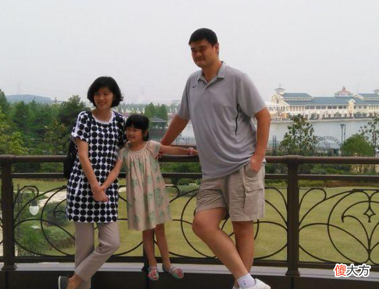“专挑父母的缺点长”是什么体验？看完对比图，网友：不敢生了