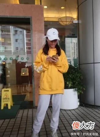 【时尚一点】号称全球“最美千金”的她，白色连衣裙配丸子头，果然美得不一般