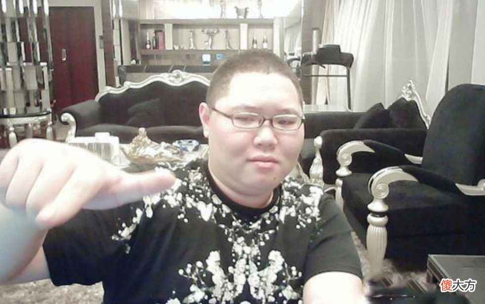 【游戏迷】再一次为游戏主播正名，PDD向河南捐款100W：不能让别人瞧不起！