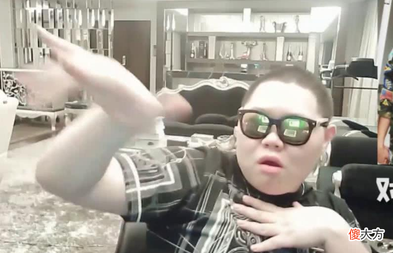 【游戏迷】再一次为游戏主播正名，PDD向河南捐款100W：不能让别人瞧不起！