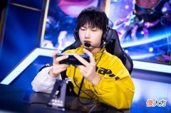 【游戏世界】fly早年旧照引热议，颜值变高反让粉丝担心，老粉评论太真实