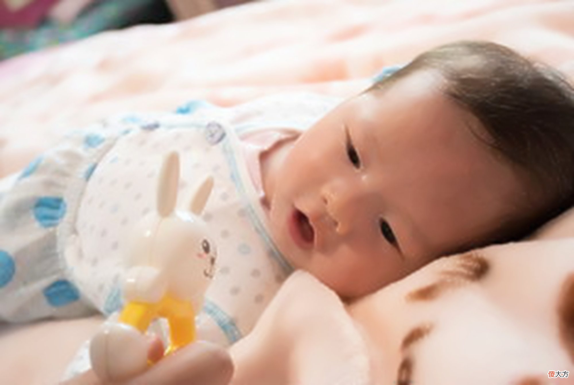 新生儿宝宝的“力大无穷”是假象,生理反射行为要弄清,别误读了