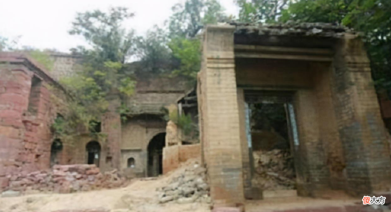 【历史故事】他祖上是清朝状元，他是六十年代的大学生，如今他却靠乞讨度日