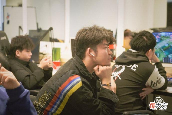 【游戏世界】KPL春季赛：Fly无缘登场疑似林教练藏招，清清实力带飞广州TTG