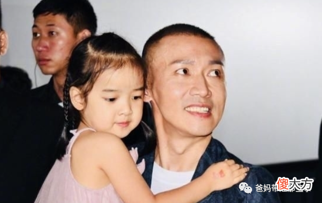 有种遗传叫“专挑爸妈缺点长”，明星也一样，对比图很扎心