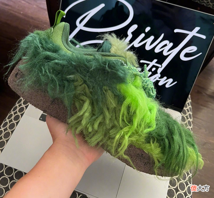 【就爱时尚】CPFM x Dunk Low“Grinch”实物曝光，网友：这鞋上是长绿毛了？