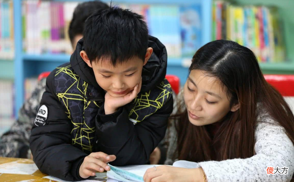 斯坦福教授坦言：无知的家长才夸孩子你真棒，聪明家长这样夸