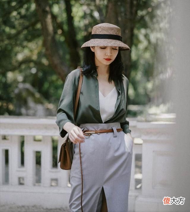 【就爱时尚】50岁女人该有的打扮：妆容精致、发型减龄、穿衣得体，优雅又高级