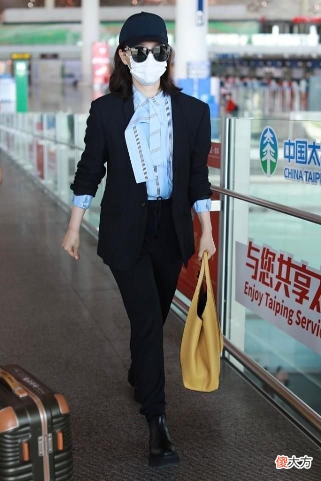 【时尚一点】“最美外交翻译”张京：妆发精致干练，西装穿搭得体，气质好优雅