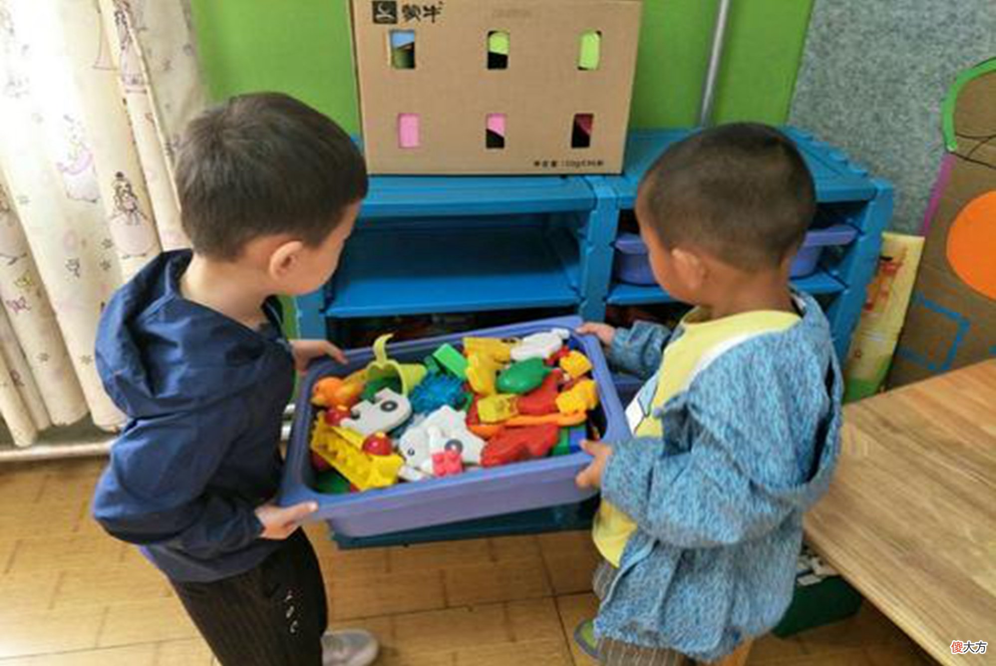 玩具又“扔一地”？宝妈别抓狂了，教你三招让孩子从小爱上整理