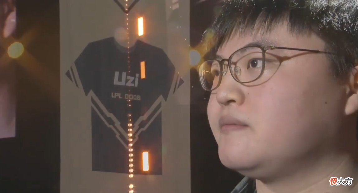 【游戏世界】浅析：“自愿”转上单的小虎，其实是在为管理层背锅