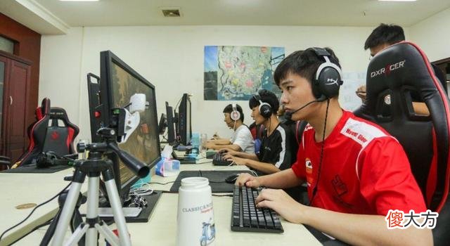 【游戏迷】游戏代打多猖狂，收上千打比赛直接挂机，老板讨要尾款却被喷惨