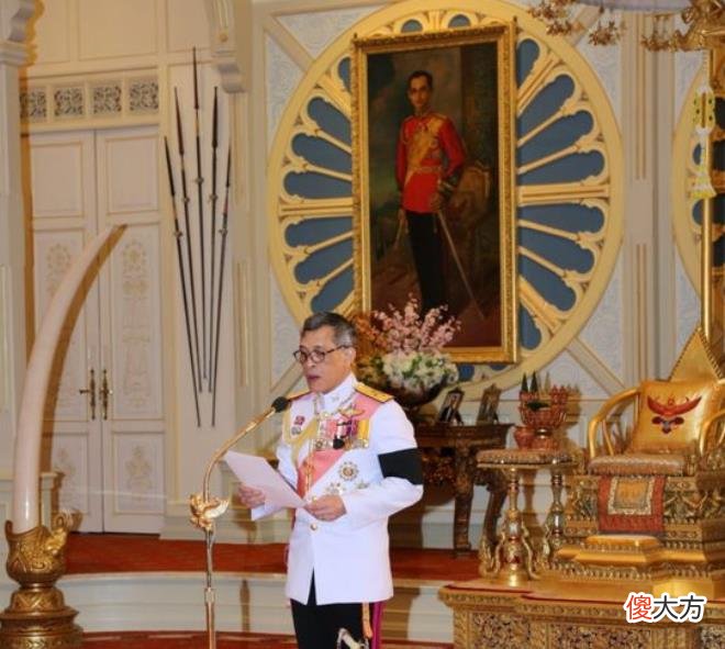 【爱历史】泰王对提拉蓬动真心,破例赐予皇家徽印,宠爱越过36岁诗妮娜