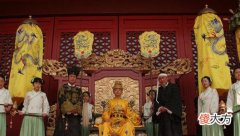 【历史故事】三诏亭给予启示，但未能如愿；默然受之的张居正奔向了权臣的结局