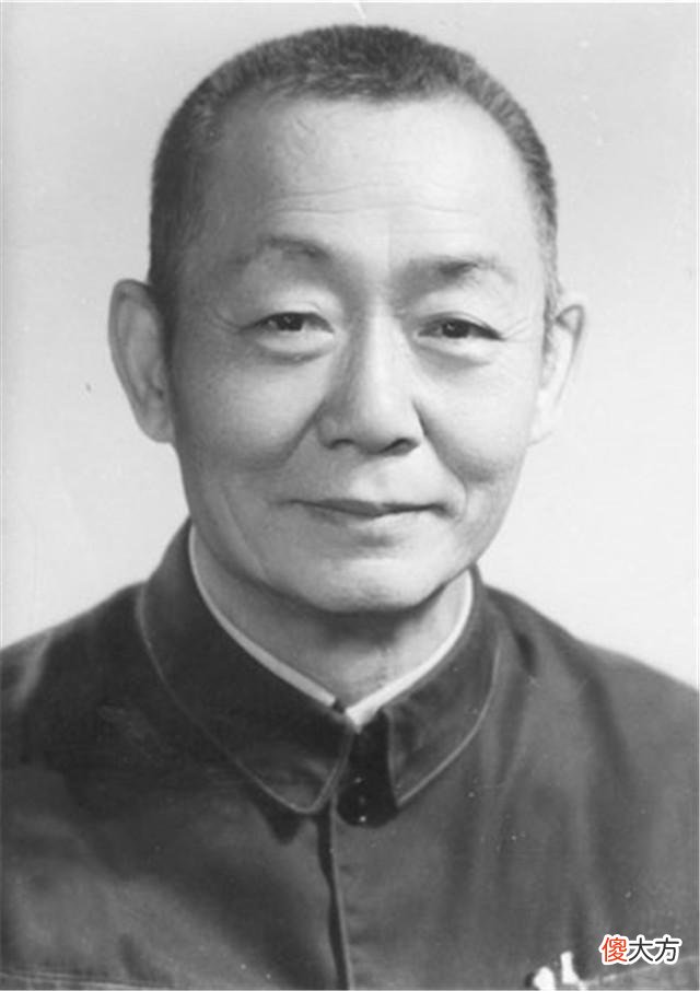 【爱历史】李尔重:一生廉明公正,女儿自杀孙子失业,只因从不向朋友打招呼